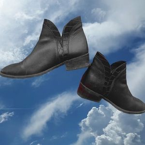 STEVE MADDEN "Crayn" Pull-On Black Ankle Boots